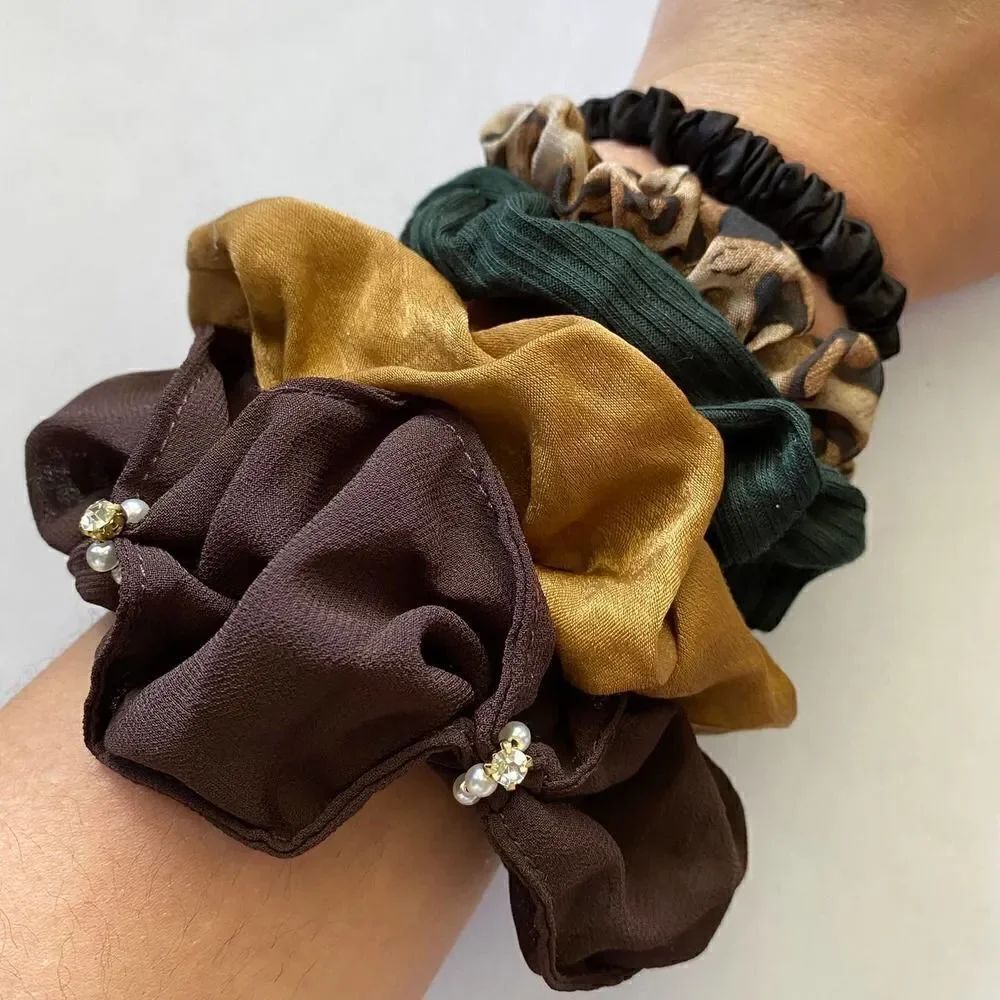 𝅺Set of 5 Scrunchies - Brown Embellished Animal Print